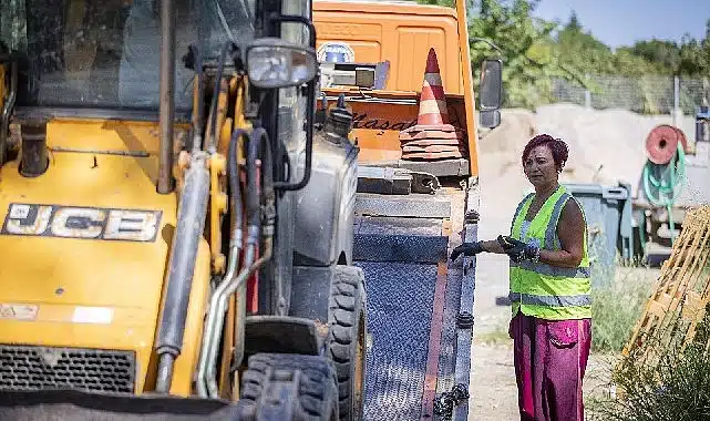 Büyükşehir’in kadın çekici operatörü tabuları yıktı