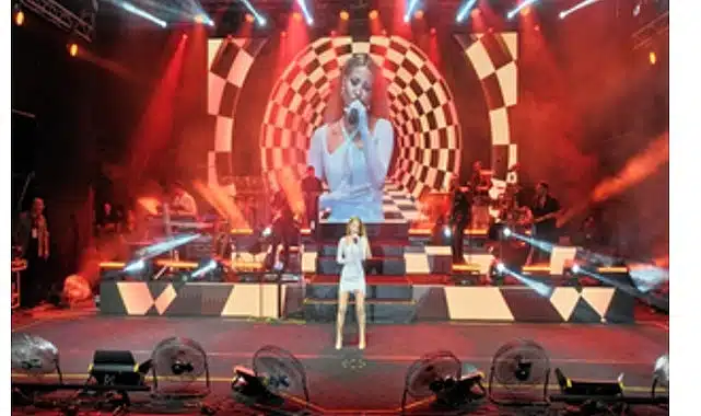 Çim Konserleri sahnesi Derya Uluğ’u ağırladı