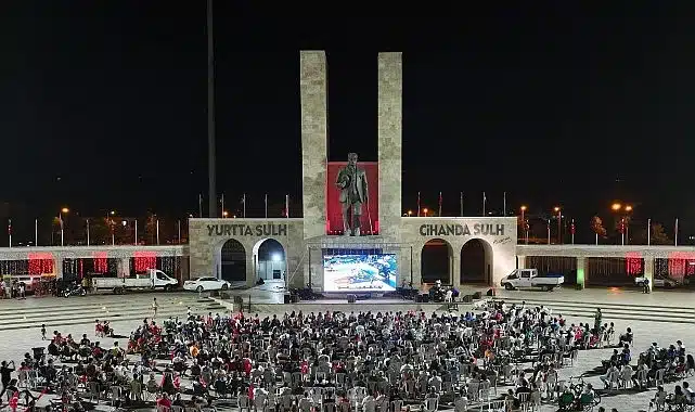 Didimliler, Dev Adamların Tarihi Mücadelesini Kent Meydanında Omuz Omuza İzledi