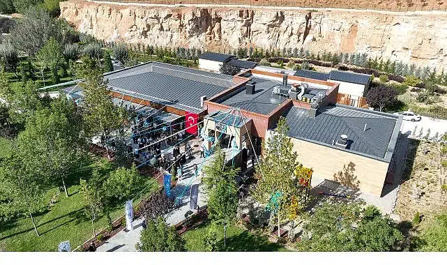 Doğa ve Modern Mimarinin Buluştuğu Kanyon Cafe Açıldı