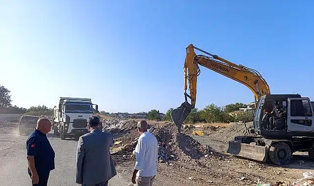 Edremit Belediyesi’nden moloz temizliği