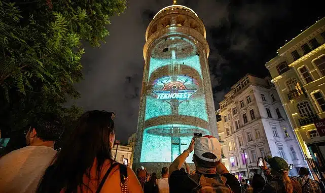 Galata Kulesi TEKNOFEST’in Işığıyla Parladı