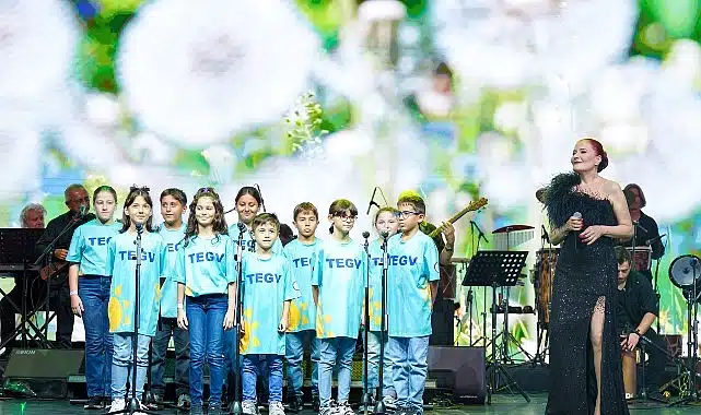 Harbiye’de unutulmaz gece:   Candan Erçetin ve TEGV’li çocuklar aynı sahnedeydi