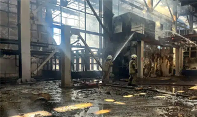 İzmir İtfaiyesi, ALOSBİ’deki fabrika yangınına müdahale etti