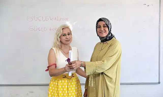 Konak’ta okur-yazar kadınların gurur günü