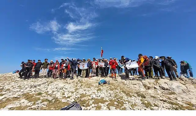 Zaferi Zirvede Kutladılar