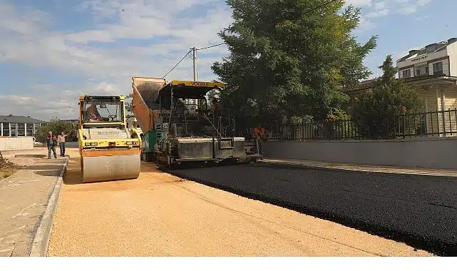 5 Sokakta Asfalt Kaplama Çalışması Yapılıyor