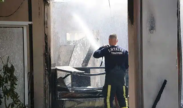 Antalya İtfaiyesinin hızlı müdahalesi felaketi önledi