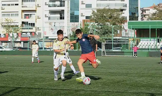 Atatürk’ün çocukları Cumhuriyet Kupası için sahaya çıktı