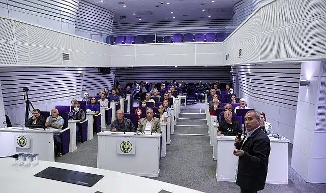 Buca Belediyesi’nden zeytin budama eğitimi