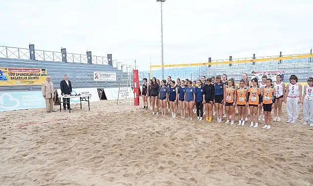 Burhaniye’de Geleneksel Ören Atatürk Kupası Plaj Voleybolu Turnuvası Başladı