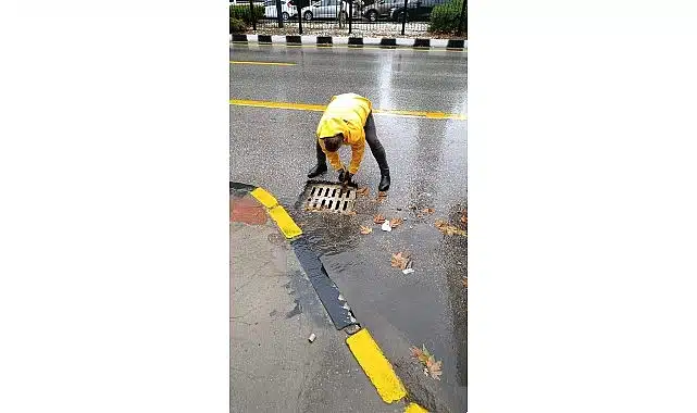 Büyükşehir ve MASKİ Ekipleri Yağmur için Sahada