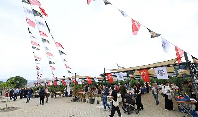 Efes Tarlası Yaşam Köyü’nde Üretici Pazarı açıldı