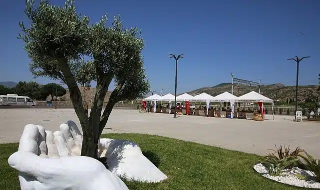 Efes Tarlası Yaşam Köyü’nde Üretici Pazarı Kuruluyor