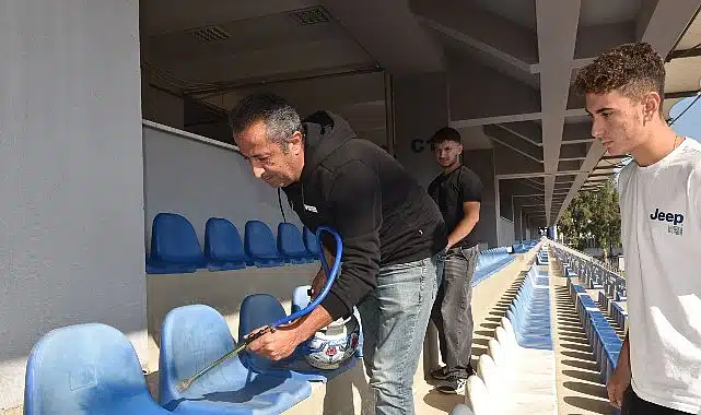 EÜ Bayındır Meslek Yüksekokulu öğrencileri 20 Mayıs Stadını yeni sezona hazırladı