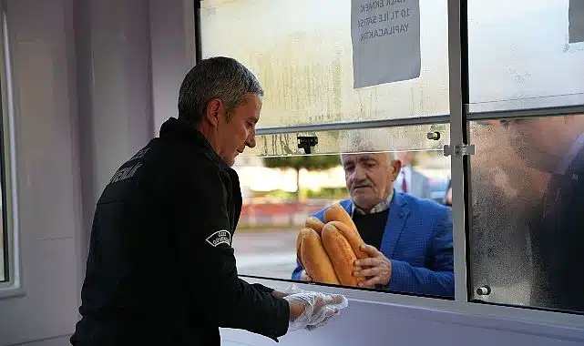 Kemalpaşa’da Halk Ekmek’e Yoğun İlgi