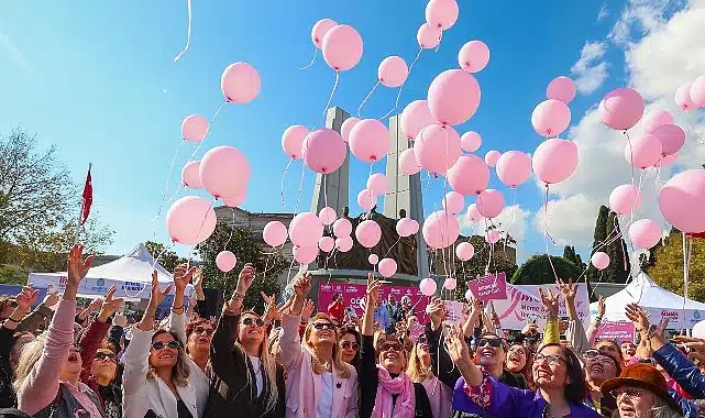 Meme Kanseri Farkındalığı İçin Bakırköy’de Gökyüzüne Pembe Balonlar Uçuruldu