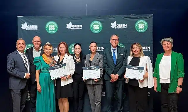 Menderes’e Fransa’da Büyük Onur