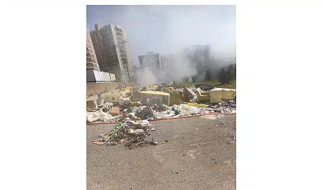 Örnekköy’de kablo ve hurda yangınına hızlı müdahale