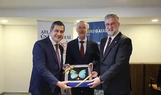 Üniversite, mesleki eğitim ve profesyonel gelişim için imzalar atıldı