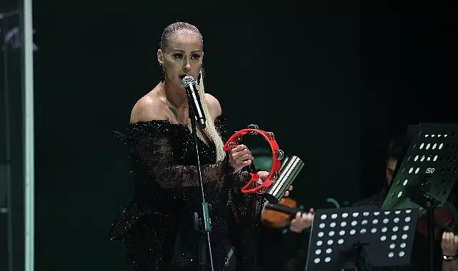 Niran Ünsal İzmir’de Sessizliği Bozdu