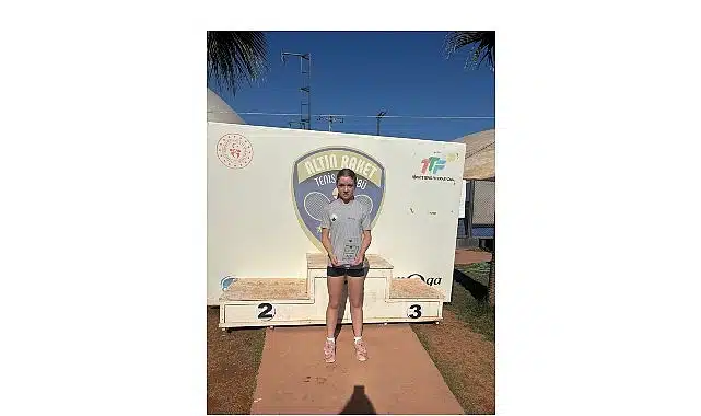 Osmangazili Raket Şampiyonluk Kürsüsüne Oturdu