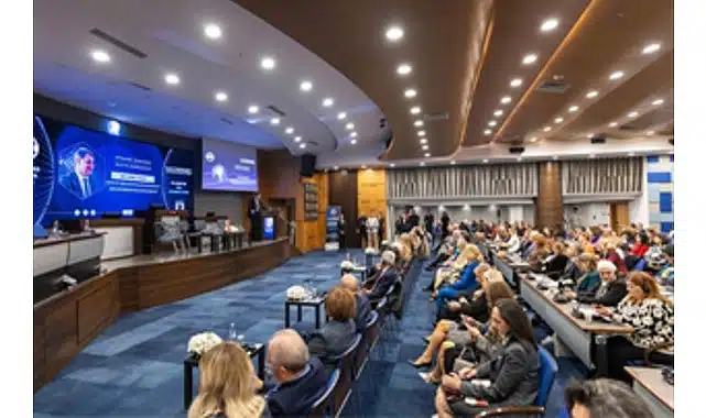 Başkan Tugay İZİKAD’ın MEDSPARC Uluslararası İş Zirvesi’ni açtı