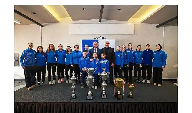 Büyükakın, Kağıtspor’un başarılı sporcularını tebrik etti