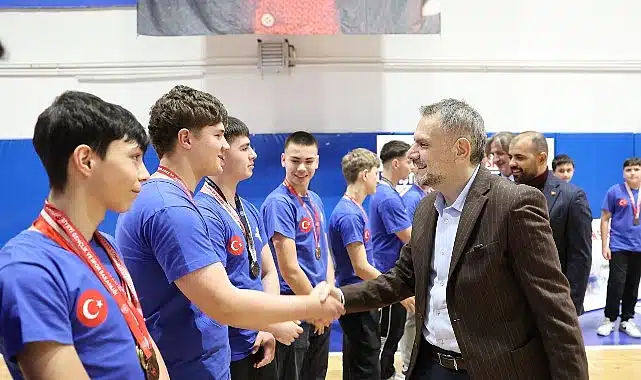 Başkan Vekili Akın’dan genç sporculara tam destek