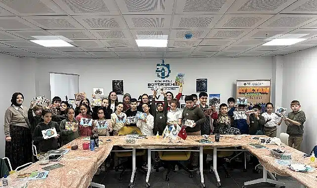 Atık malzemeleri sanata dönüştürdüler