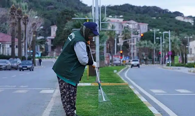 Ayvalık Belediyesi Bahar Hazırlıklarını Sürdürüyor