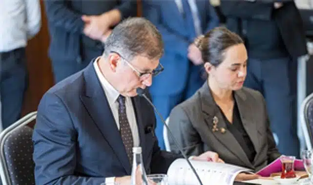 Başkan Tugay’dan kadın mücadelesine güçlü çağrı