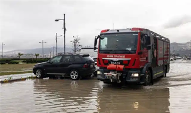 Ege kıyılarında basınç 991 mb’a düştü, deniz 85 santimetre yükseldi