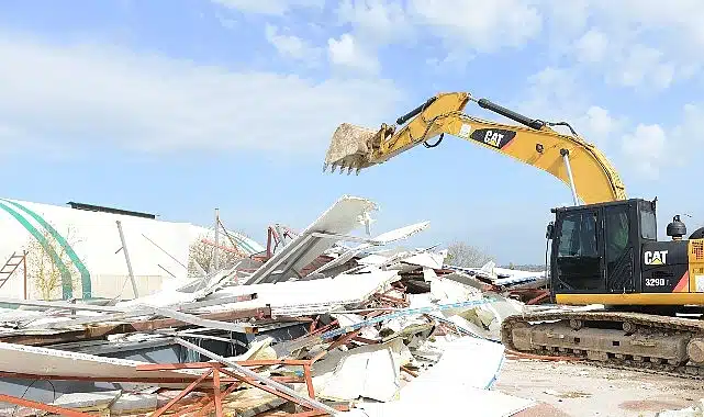 Nilüfer’de 3 noktada yıkım