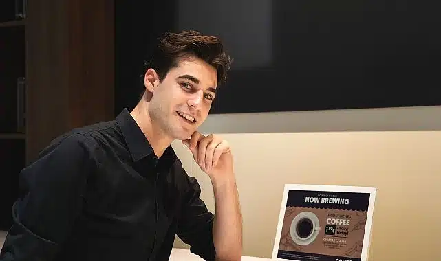 Samsung Biyo-Reçine ile üretilen   ilk 13 inç’lik Renkli E-paper ekranını tanıttı