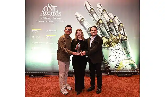 The ONE Awards’ta üst üste 5’inci kez “Yılın İtibarlısı” seçilerek “Büyük Ödül” ile onurlandırıldı