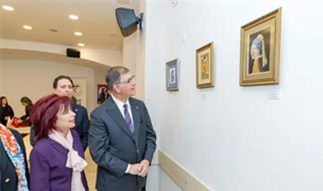 Başkan Tugay’dan sağlık emekçilerine teşekkür