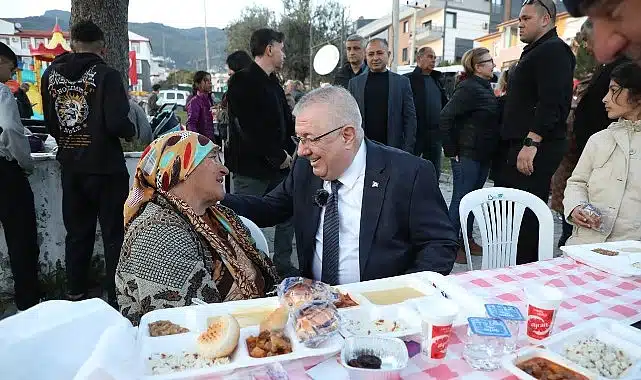 Edremit Belediyesi iftar sofraları Altınoluk’ta kuruldu