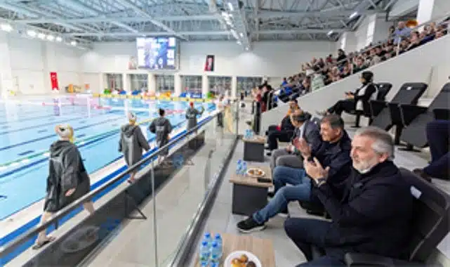 Göztepe’nin Avrupa zaferine Başkan Tugay da eşlik etti