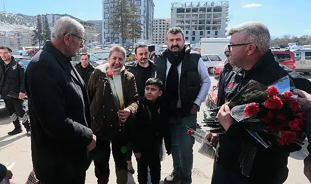 Nevşehir Belediyesi, Kadınlar Günü’nde 5 bin çiçek dağıttı