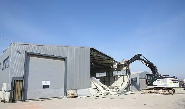 Nilüfer’de 4 kaçak bina yıkıldı