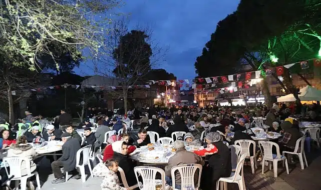 Seferihisar’ın kalbinde bin kişilik “İftar Sofrası” kuruldu